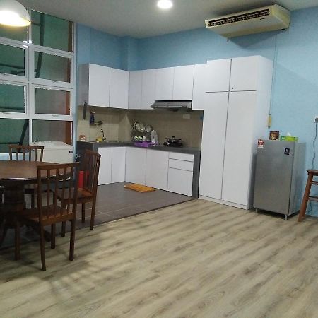 Xenia Homestay Kuching Dış mekan fotoğraf
